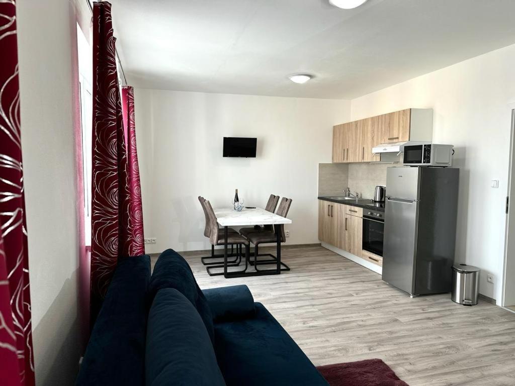 Sky 501 Apartment *